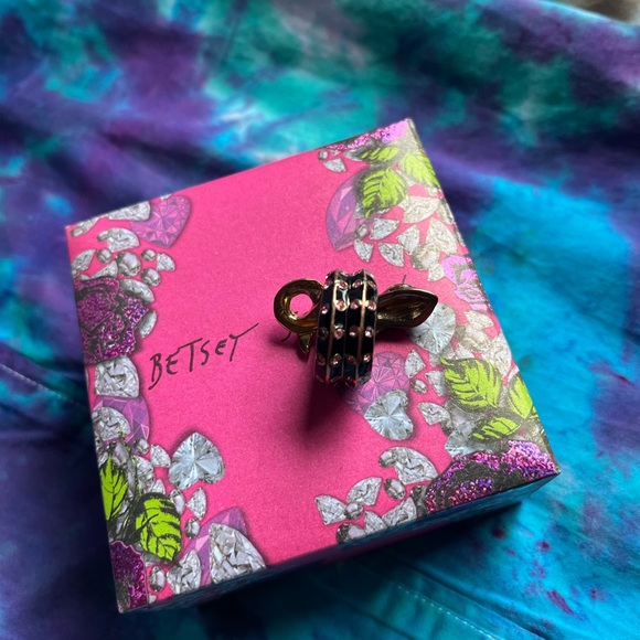 Betsey Johnson Black Snake Statement Ring - Picture 3 of 6